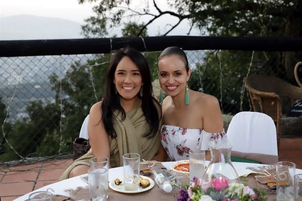 Hilda Robledo y Marcela Jotar