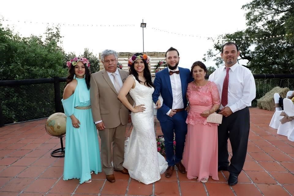 FAMILIA DE LA NOVIA Lisebt Gutiérrez, Gutberto Gutiérrez Soto, Wigelmy Gutiérrez Soto, José Luis Ancira González, Lourdes Soto de Gutiérrez y Gutberto Gutiérrez Hernández