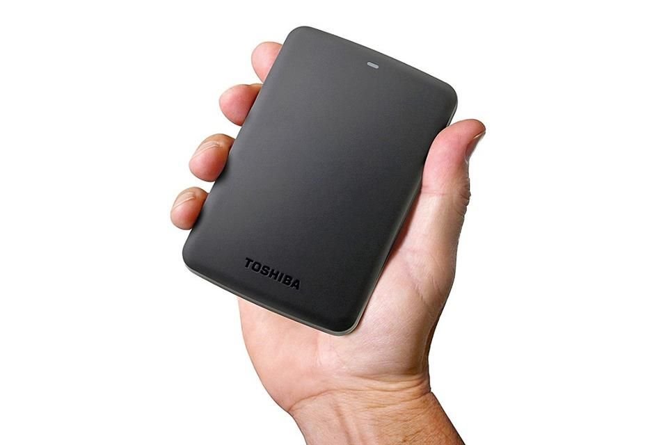 El disco duro externo Canvio Basics de Toshiba está disponible con 500 GB, 1, 2 y hasta 3 TB de capacidad. Y gracias a la tecnología SuperSpeed USB 3.0 transfiere datos super rápido.