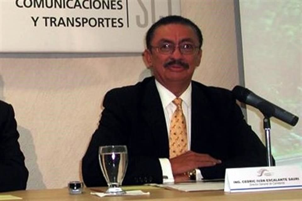 Es ingeniero civil por la Universidad Juárez Autónoma de Tabasco y miembro de la Academia de Ingeniería de México (AIM).