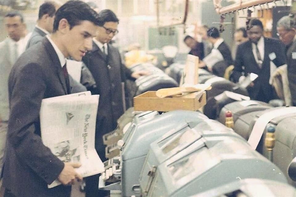 Armando Fuentes Aguirre se inició en el periodismo en 1961, como corrector de pruebas, y luego fue reportero.