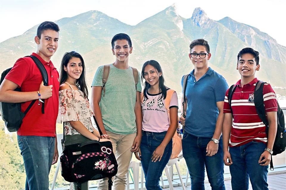 Bryan Calderón (de izq. a der.), Alondra  Vázquez, Alexis Ramírez, Jessica Narváez, Ángel Castillo y Erick Gómez.