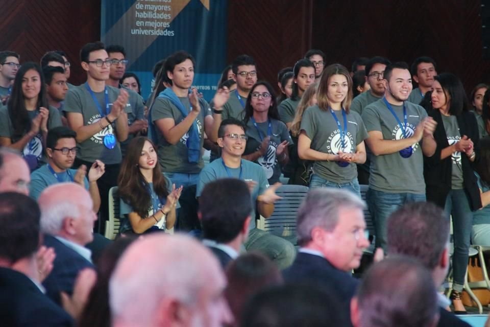 La primera generación se graduará en diciembre próximo.