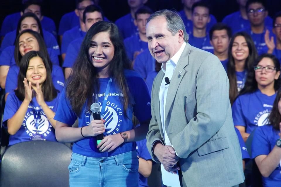 Cada chico de este programa es una historia. Angélica Isabella Pérez Reyez, de origen totonaca, creó la campaña 'Limpia nuestro río' para recuperar algunas áreas del Río Tuxpan, en Veracruz.