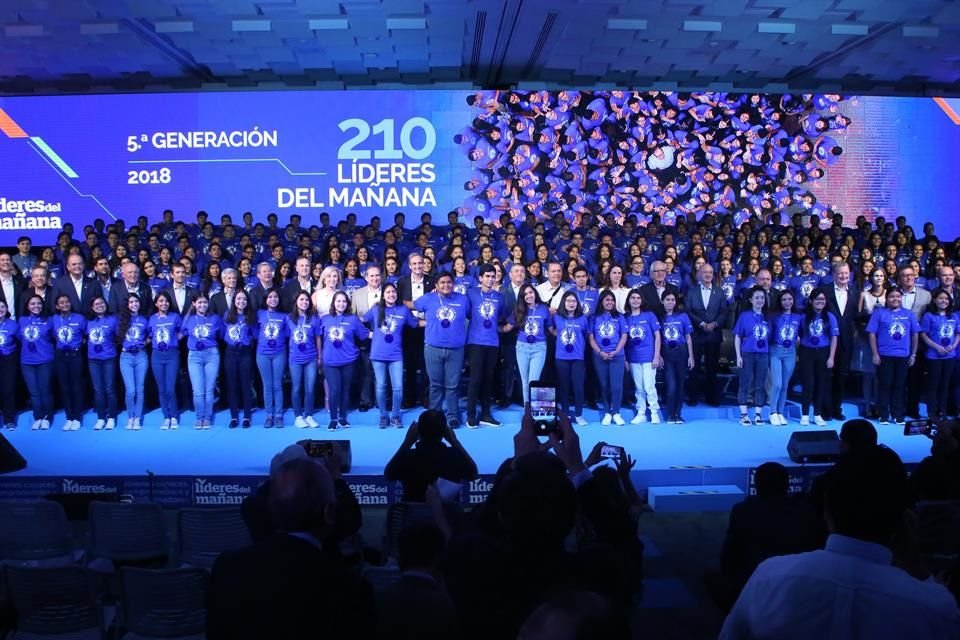 Evento del ITESM 'Líderes del Mañana' dialogó con los jóvenes durante la ceremonia, y les pidió compartir sus historias.