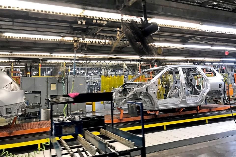 Nissan tuvo una caída en su producción de 5 mil 409 autos o 10.45 por ciento anual. 