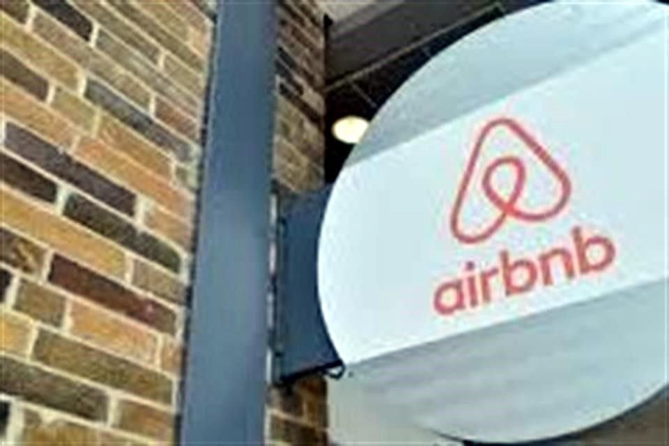 Airbnb reembolsará todas las comisiones por servicio de las cancelaciones con cobertura.