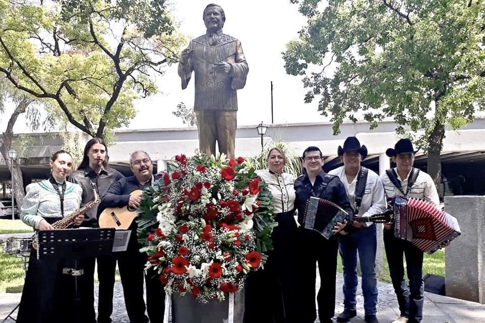 La estatua del actor y cantante norteño también será restaurada.
