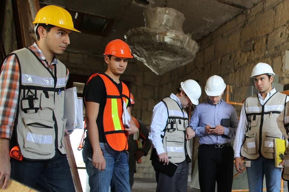 Estudiantes y maestros de la U-ERRE participaron en la restauración.