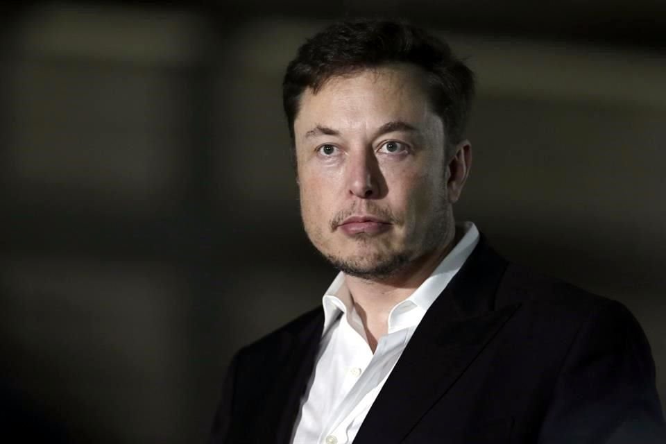 Musk, de 49 años, posee aproximadamente una quinta parte de las acciones en circulación de Tesla.