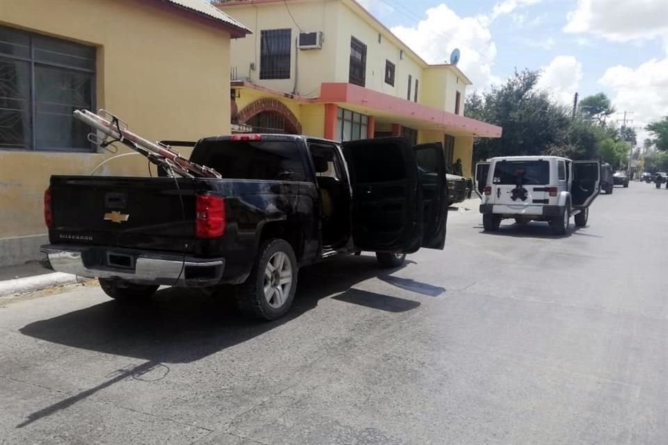 También confiscaron cuatro camionetas, entre ellas dos blindadas.