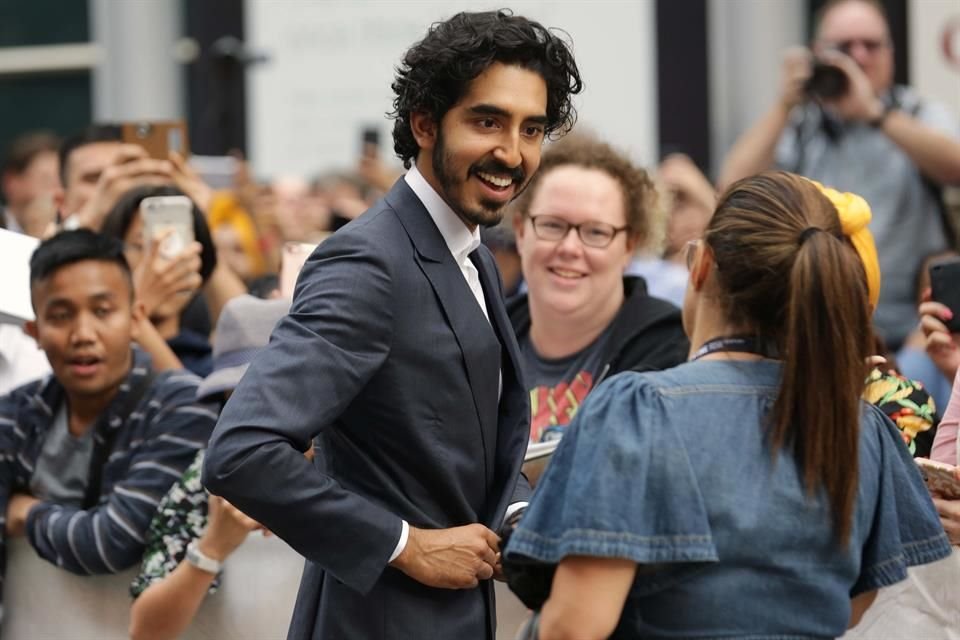 El actor británico de ascendencia india exhibió en el TIFF su filme 'Hotel Mumbai'.