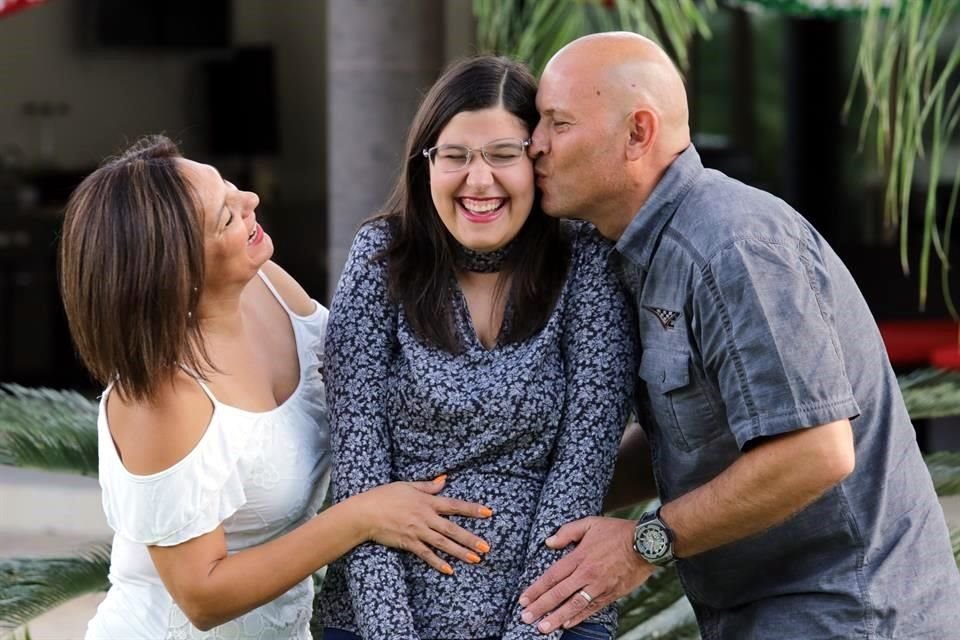 Ernesto Villarreal Hinojosa, Marisela Sosa de Villarreal y Marier Villarreal Sosa