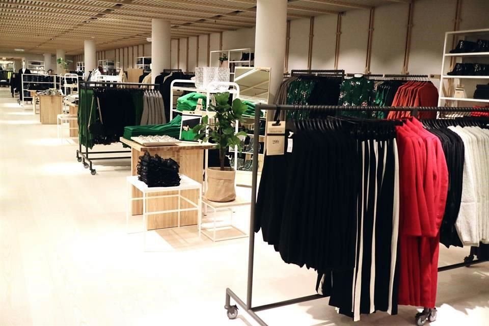 H&M prevé cerrar 30 tiendas en España.