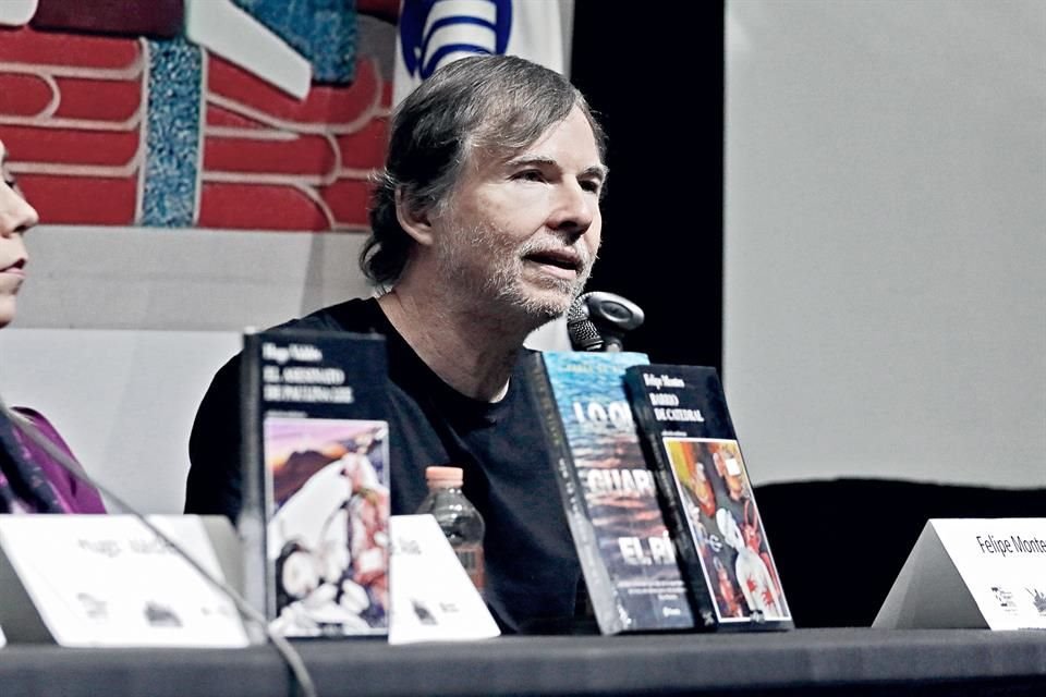 El escritor Felipe Montes en una de sus muchas participaciones en la FIL regia, donde era una presencia frecuente.