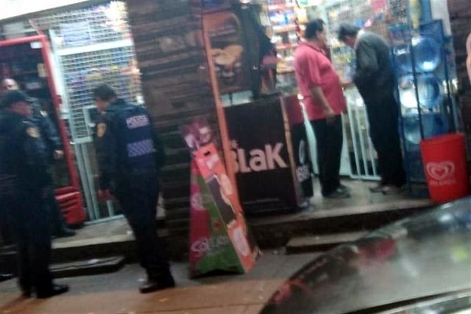 Un hombre falleció y dos más resultaron heridos de gravedad durante un ataque a una tienda de abarrotes, en la Colonia Torre Blanca.