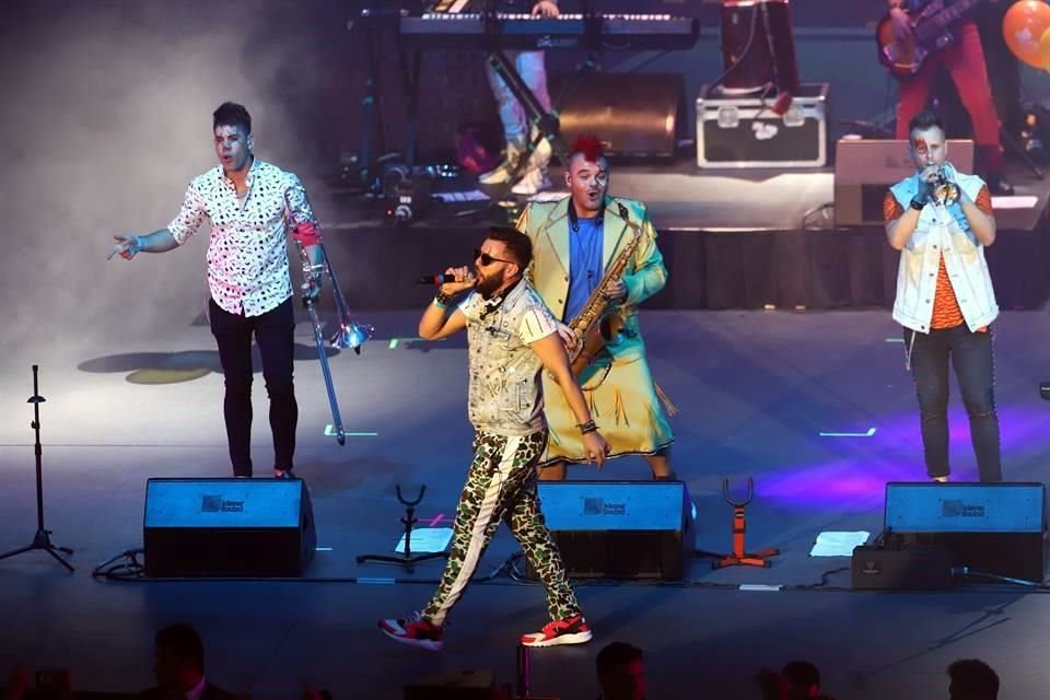 La banda argentina brindó casi dos horas de sus éxitos la noche del viernes.