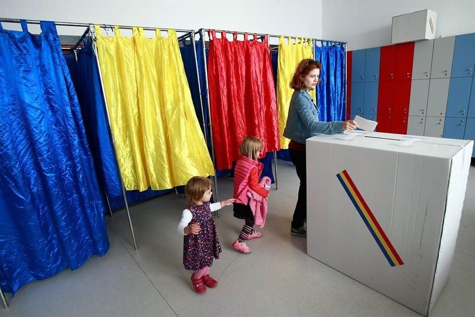 El referendo para vetar el matrimonio entre personas del mismo sexo en Rumania fracasó debido a la baja participación del electorado.