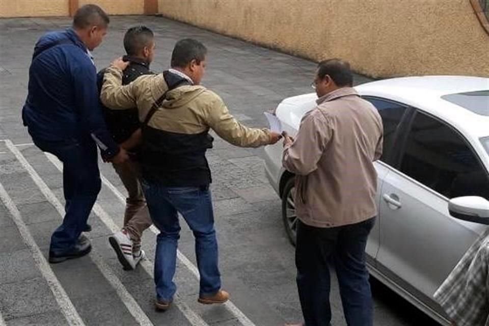 Agentes de la FGJEM detuvieron a José Juan, uno de los presuntos homicidas de Fátima, una niña de 12 años, asesinada a puñaladas en Lerma.