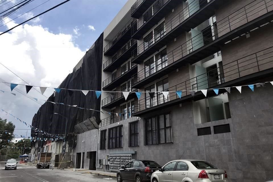 Sobre Av. Universidad, a 450 metros de Be Grand Copilco y en zona de conservación de CU, fue terminada una torre de seis niveles, sin autorización del Comité del Patrimonio Mundial.