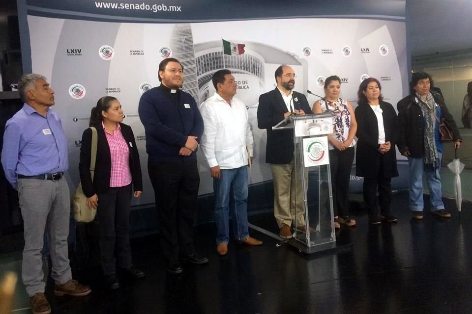 En conferencia de prensa, la senadora Nestora Salgado enfatizó la importancia de levantar la voz cada vez que sea necesario defender a un activista de derechos humanos.