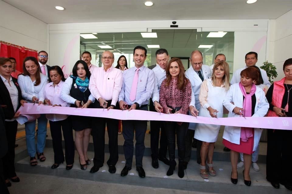Tuffic Miguel, director general del IMSS, aseguró que se invierten 850 millones de pesos en la construcción de estas unidades especializadas.