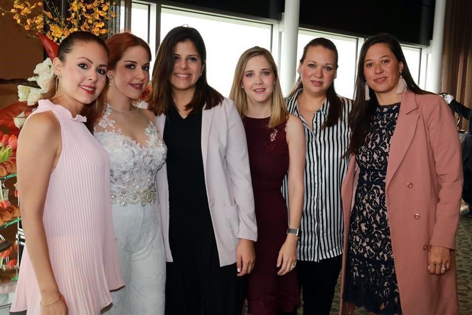Estefany Lozano de Zazueta, la novia, Gaby Casillas, Grace Cantú de Rodríguez, Lorena Martínez de Garza  y Sofía Valdés