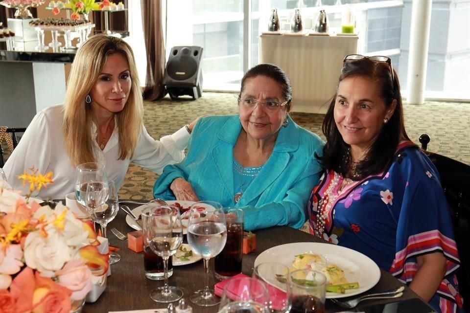 Madelaine González, Lydia Bremer de Villarreal y Rosario Le Blanc