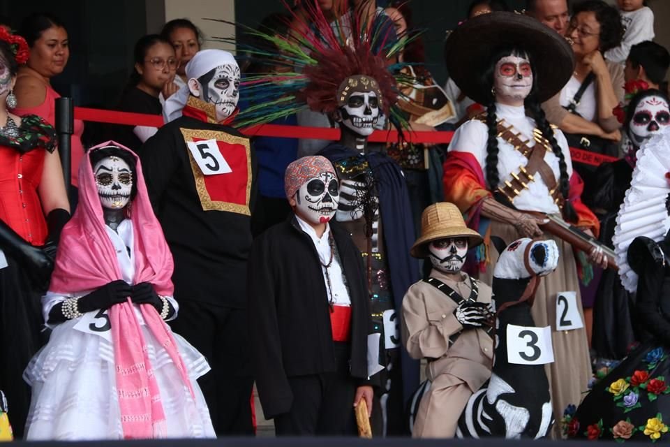 Las caracterizaciones en el concurso unieron tradición, ingenio e historia.