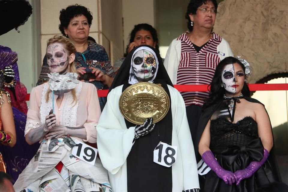 El concurso 'Catrín y Catrina 2018, personajes históricos mexicanos' atrajo a cientos de personas.