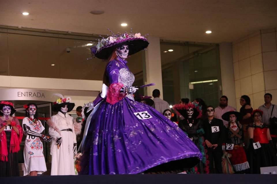 Los concursantes se lucieron con sus personajes.