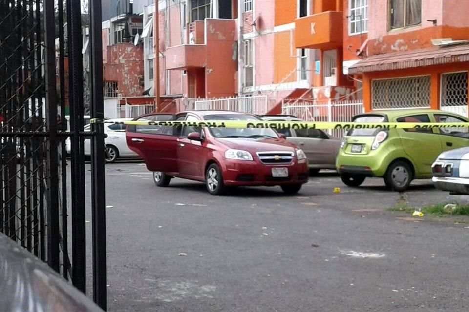 Según las primeras versiones, el conductor fue baleado al oponerse a entregar el automóvil, pero se desconoce si acudió al lugar para iniciar un viaje o concluirlo.