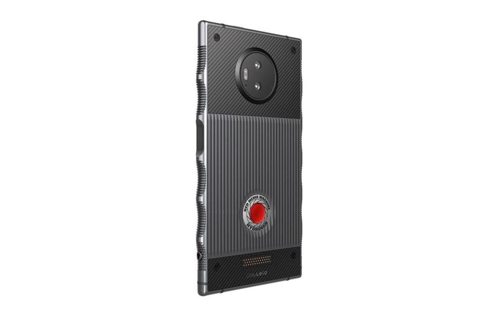 Las cámaras tanto delanteras de 8.3 MP como traseras de 12.3 MP cuentan con la capacidad de grabar en 4-View, el nuevo formato que consiste en grabar en 3D y agregar dos vistas adicionales.