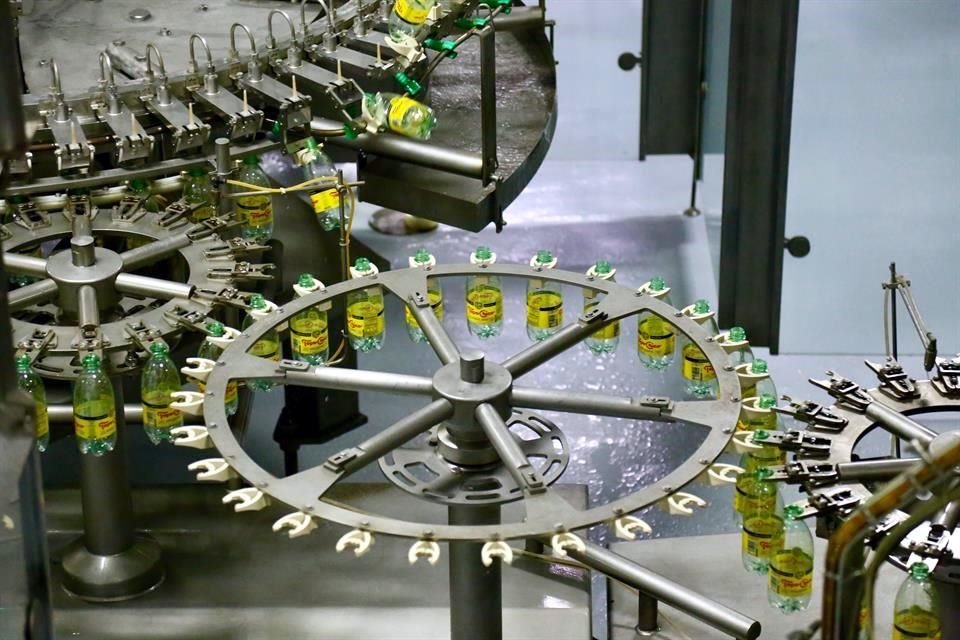 Desde hace 123 años, el agua mineral Topo Chico se produce en Monterrey, por lo que tiene una denominación de origen, es decir, sólo en la entidad puede producirse.