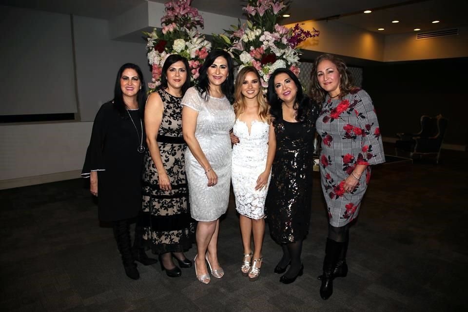 Guadalupe Saldaña, Marcela Saldaña, Yolanda Saldaña Ramírez, Ana Karen Villarreal Salazar, Marga Saldaña y  Nora Saldaña de Garza