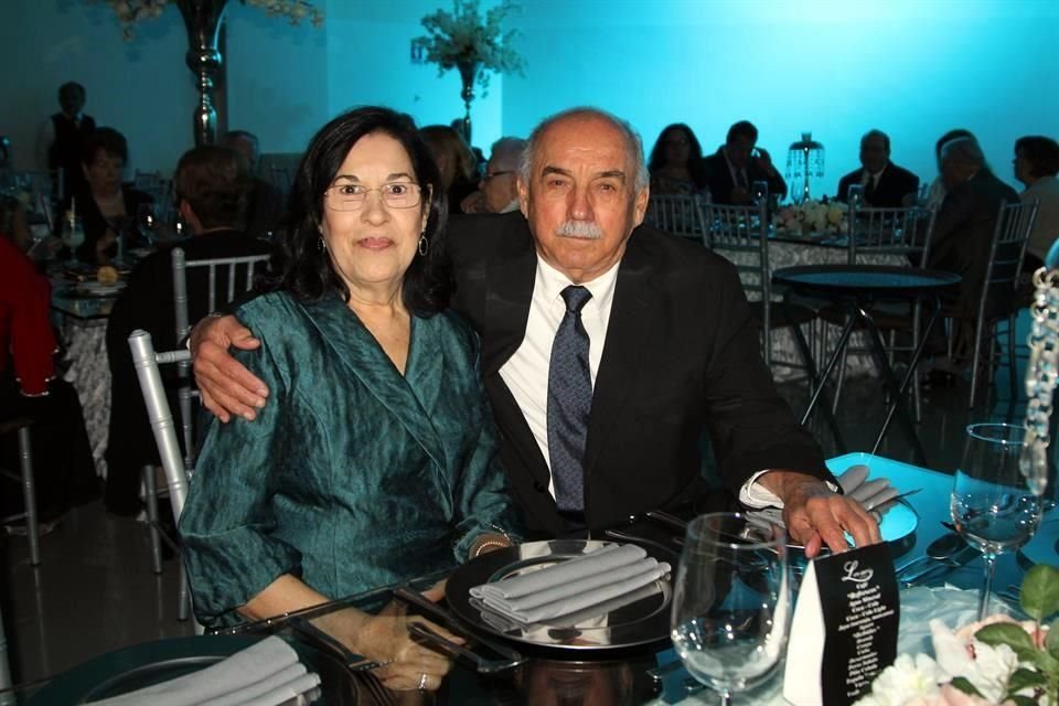 Diamantina Martínez y Ovidio González