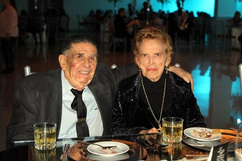 Leonel García y Hermelinda Mendoza de García