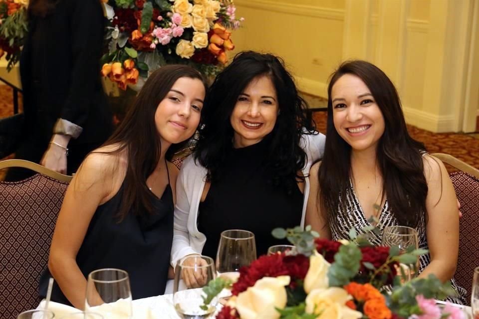 Silvia Cisneros de Lozano, Judith Cantú y Alejandra Lozano