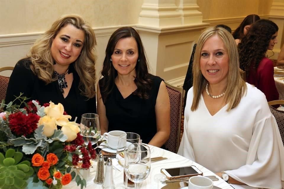 Dolly Treviño, Marcela Garza de García y Adriana Villarreal de Hinojosa