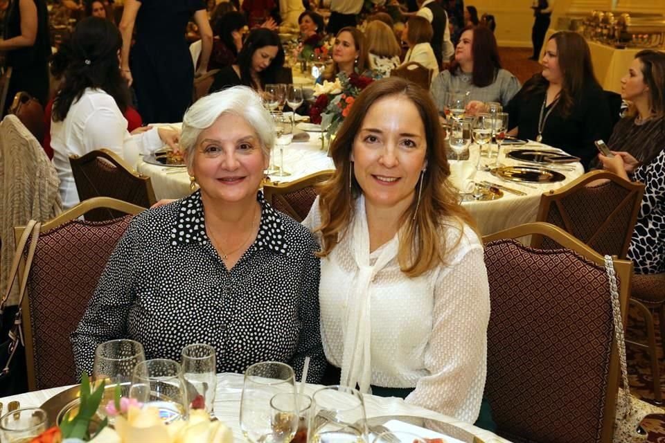Evangelina Mills y Carolina Drexel de Pérez