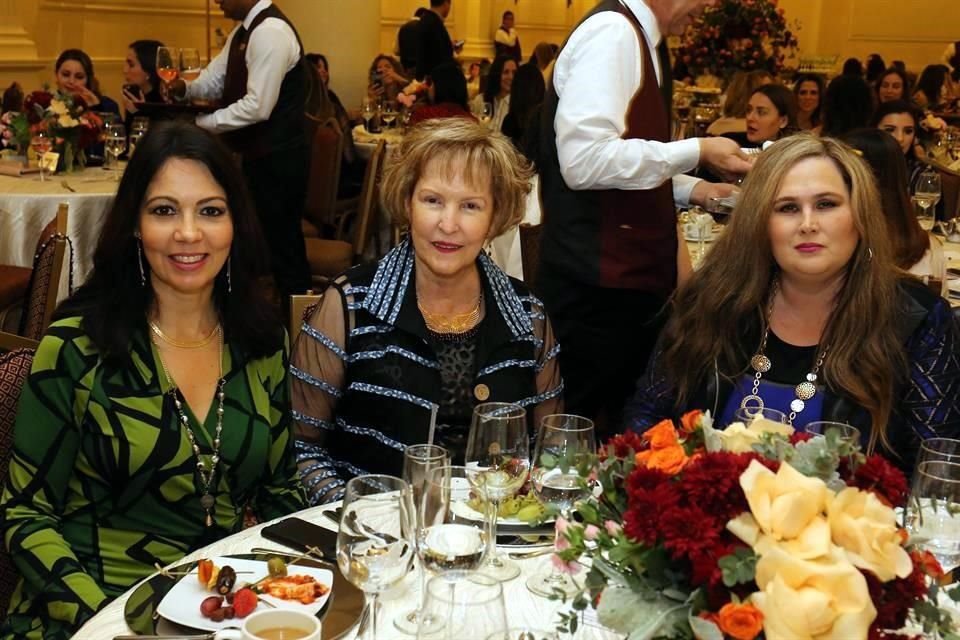 María Amparo de Martínez, Leticia Pérez de Martínez y Leticia Martínez de Rocha