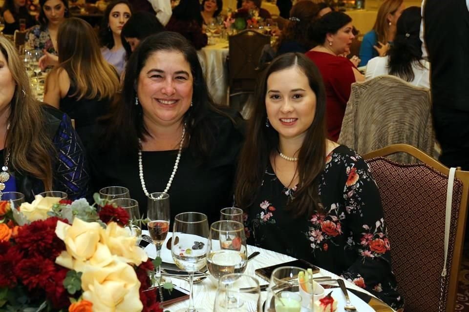 Cata Garza de Martínez y Cristina Garza Escamilla