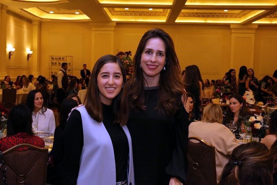 Lissy Hinojosa y Karla Gracida de Ruiz