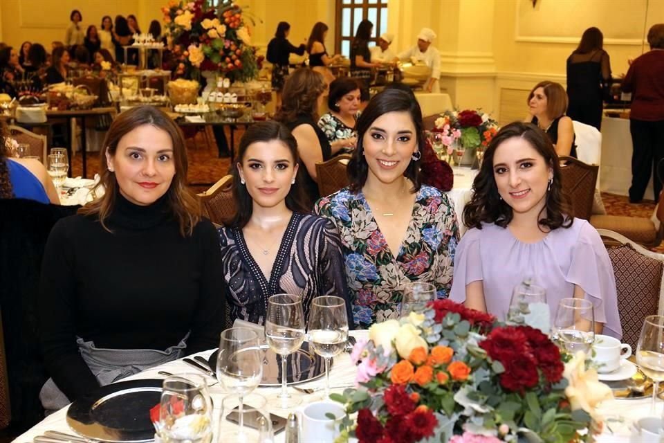 Andrea Drexel, Vanessa Safi, Viviana Safi y Raquel Safi