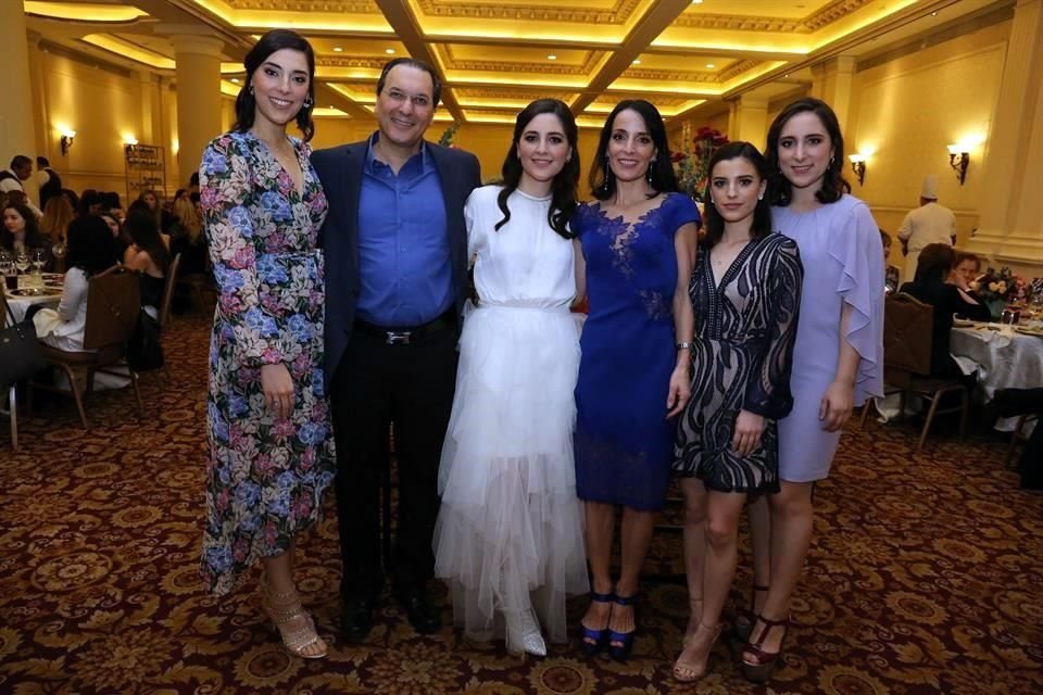 Viviana Safi, Ricardo Safi, Paola Safi Drexel, Marisa Drexel de Safi, Vanessa Safi y Raquel Safi