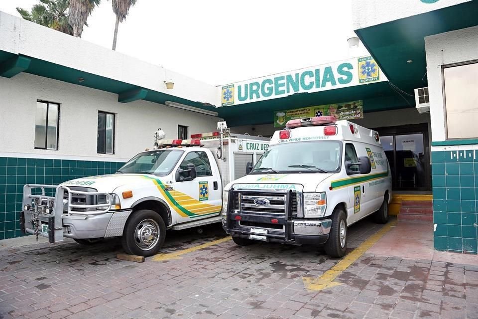 La estación de la Cruz Verde de Mitras Norte luce abandonada, con ambulancias yonqueadas y herramientas expuestas al robo.