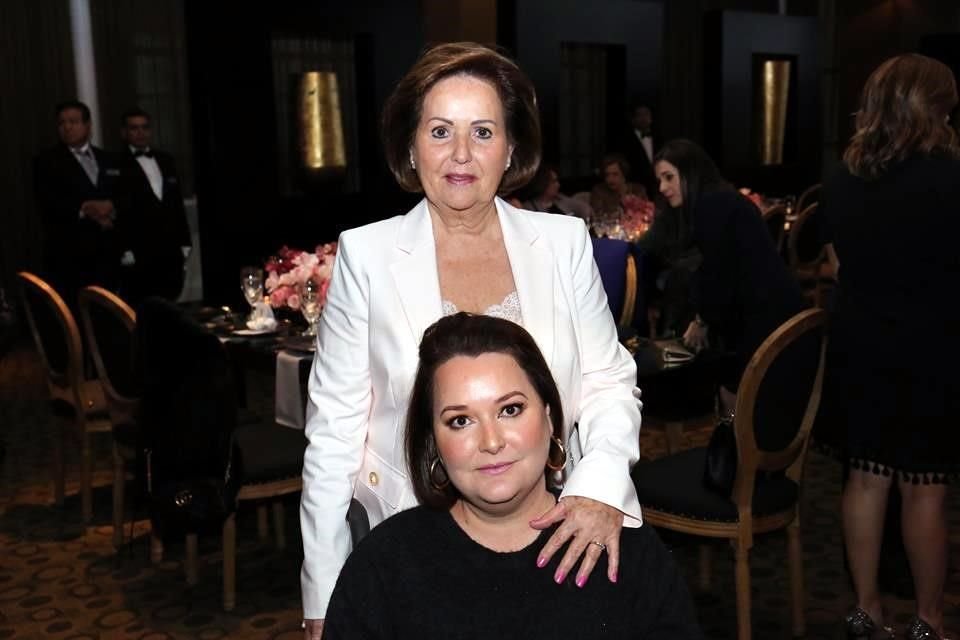 Maricella Escamilla Elizondo y Hannia Stahl Escamilla