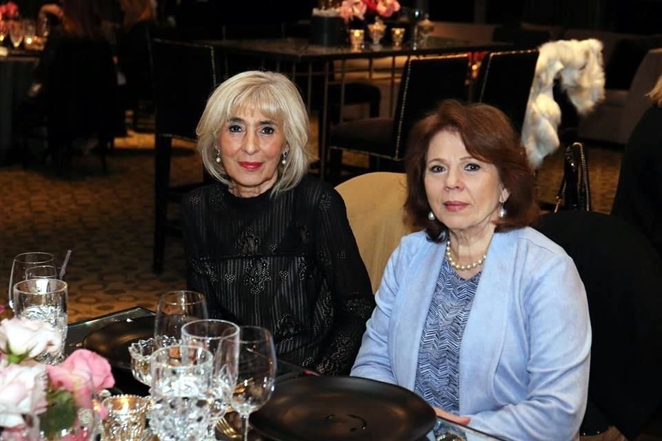 Leticia Kaún de Curiel y Laura de los Santos de Chapa