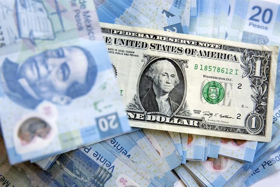 El peso, una de las monedas más líquidas en las economías en desarrollo, fue el mayor perdedor, tras caer hasta un 9% frente al dólar a un mínimo de tres años.