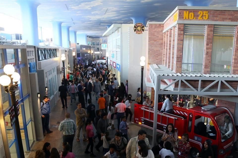 La empresa opera los parques KidZania Santa Fe, KidZania Cuicuilco, KidZania Monterrey y KidZania Guadalajara.